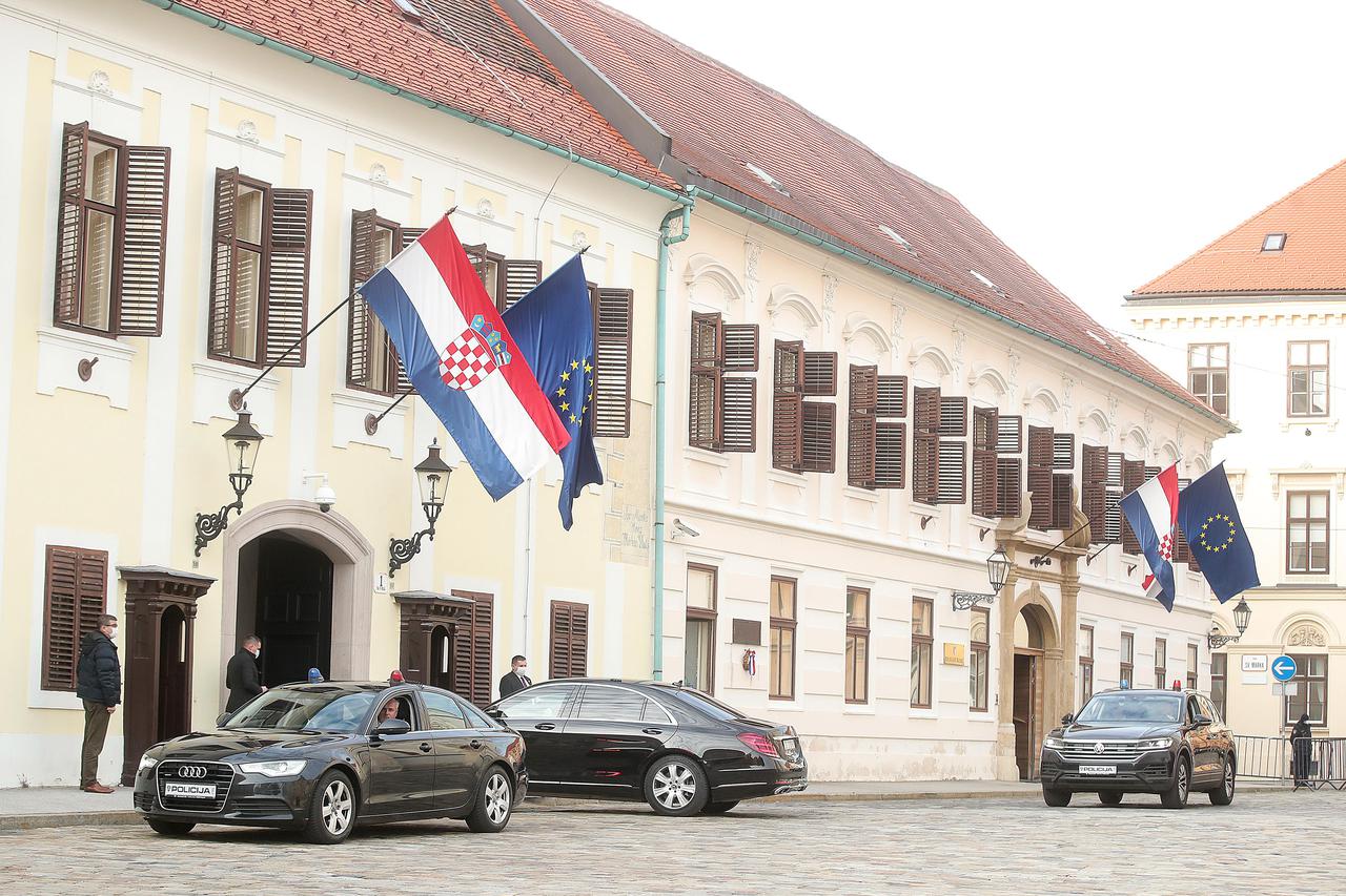 Predsjednik u blindiranom autu ušao u Banske dvore na Sjednicu vijeća za nacionalnu sigurnost