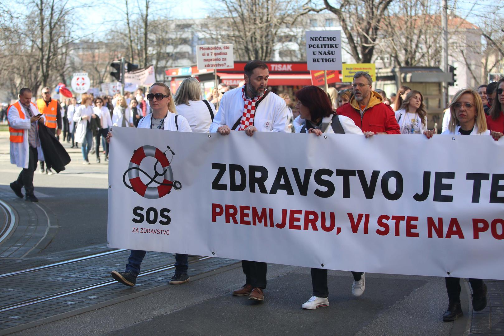 18.03.2023., Zagreb - Pod sloganom "SOS za zdravstvo", pet krovnih lijecnickih udruga organiziralo je veliki prosvjed na Trgu sv. Marka kojim su iskazali nezadovoljstvo svojim statusom, placama, ali i cjelokupnim stanjem u zdravstvenom sustavu.  Photo: Lovro Domitrovic/PIXSELL