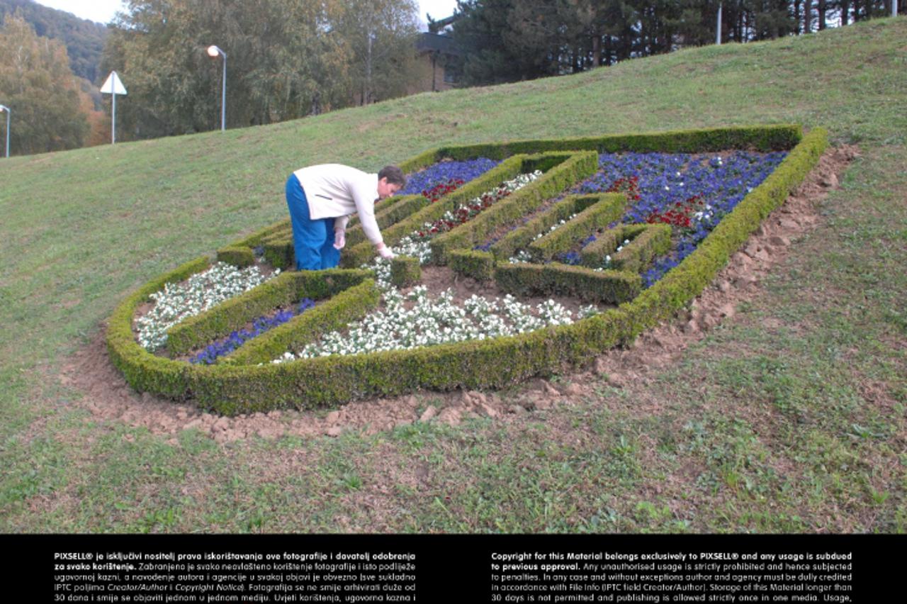'28.10.2013., Krapina - Zaposlenica gradskog komunalnog poduzeca Krakom Djurdjica Pernjek osvojila je 1. nagradu Hrvatske turistiÄke zajednice za najboljeg hortikulturnog radnika u Hrvatskoj. Djurdji