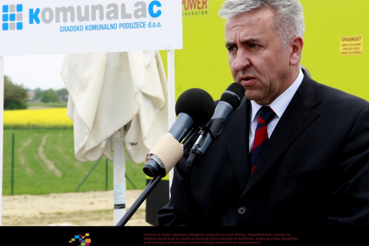 '27.04.2011., Koprivnica - Josip Pobi, direktor Komunalca, na otvorenju novog vodocrpilista Lipovec.  Photo: Ivan Brkic/PIXSELL'