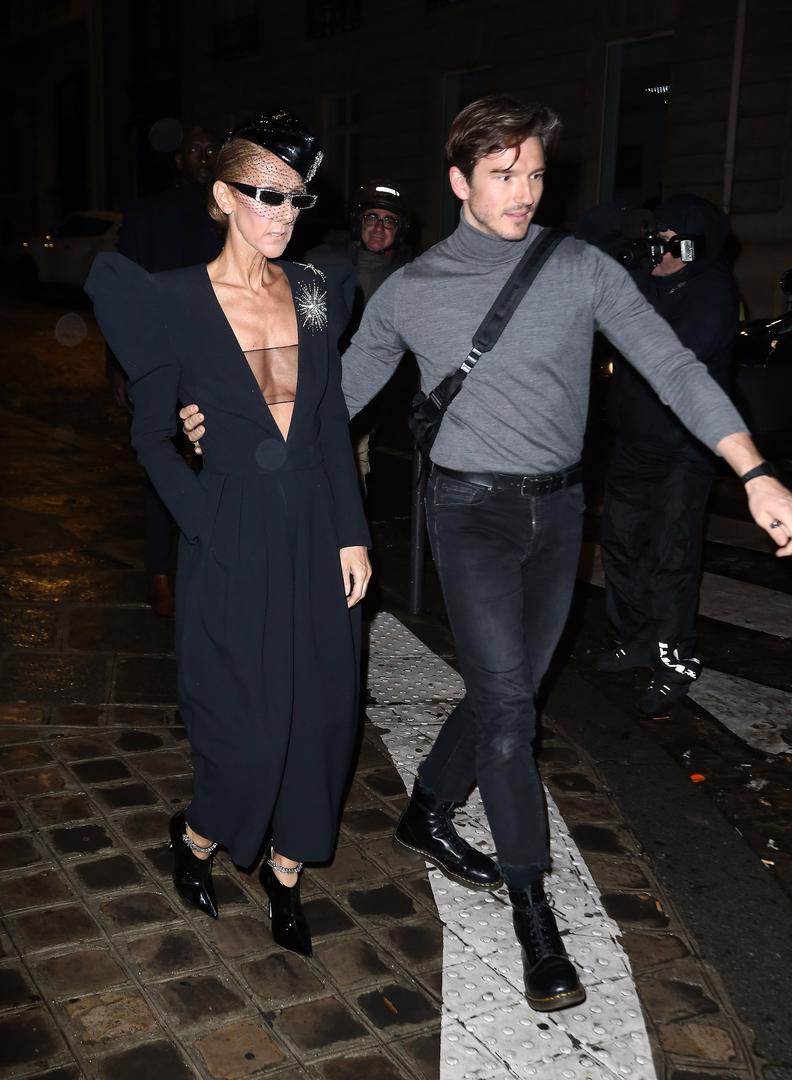 Od ovog 34-godišnjeg plesača se posljednjih  tjedana ne odvaja i upravo on je zaslužan za osmijeh na licu 50-godišnje pjevačice.