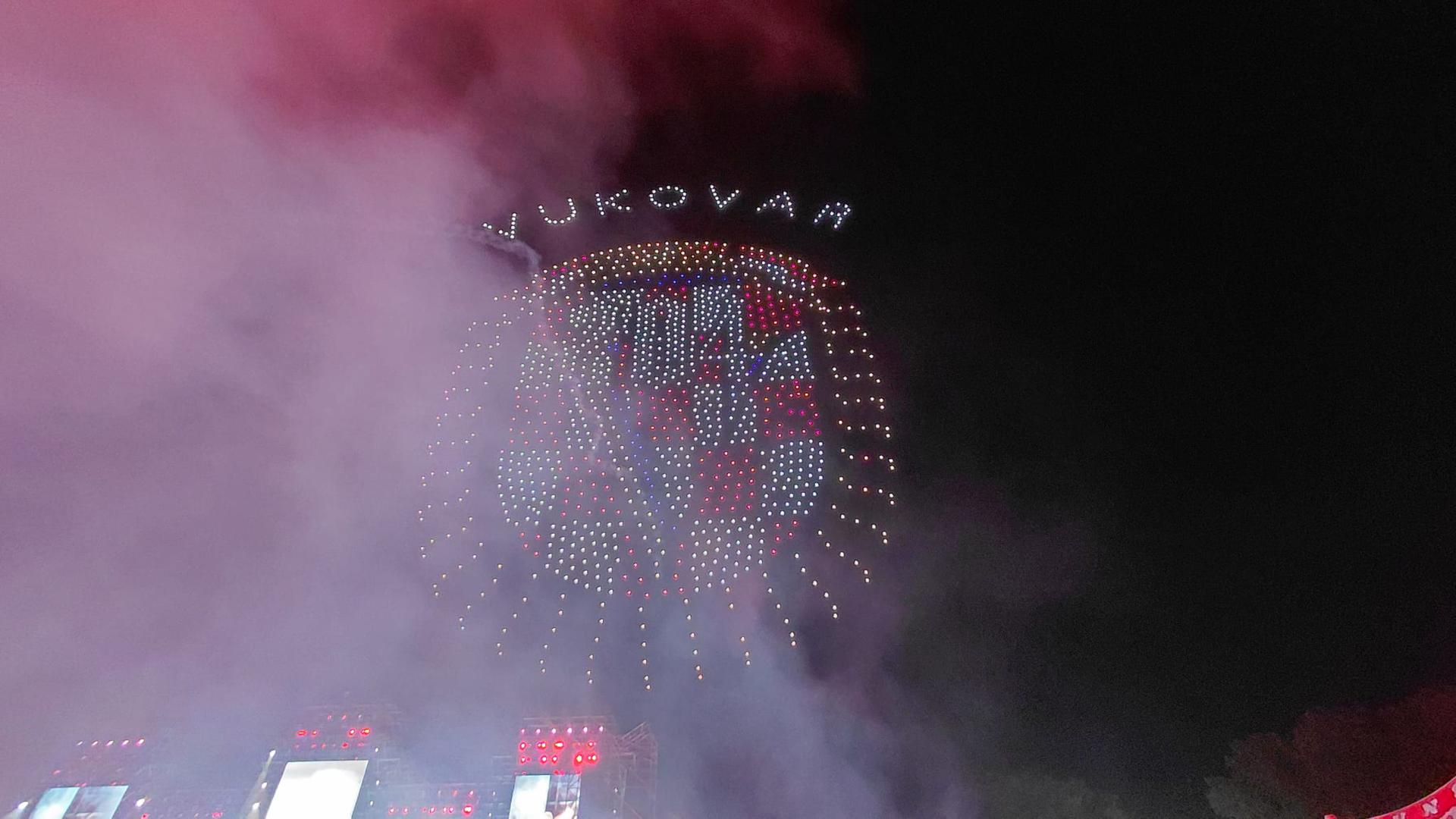 Više fotografija spektakularnog dron showa i atmosfere s koncerta pogledajte u našoj galeriji.