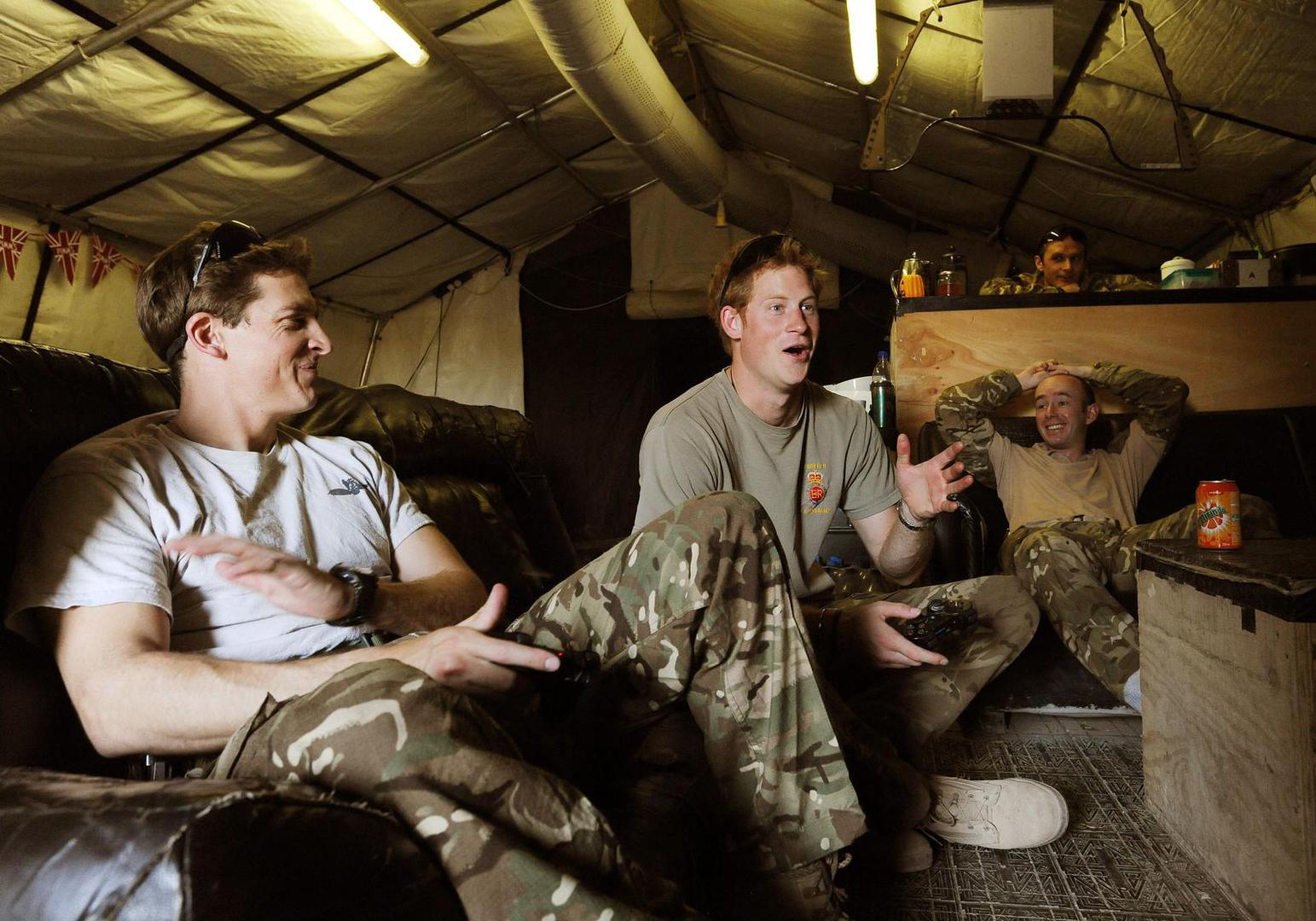 U travnju 2007. godine, načelnik britanske vojske, general Sir Richard Dannatt, osobno je donio odluku da će Harry služiti u Iraku kao zapovjednik postrojbe. Međutim, samo mjesec dana kasnije, 16. svibnja, general Dannatt je povukao svoju odluku. Obavještajni podaci o specifičnim prijetnjama protiv princa postali su previše ozbiljni da bi se ignorirali. Palača je objavila priopćenje u kojem je izraženo Harryjevo duboko razočaranje, iako je naglašeno da će poštovati odluku. San o tome da bude samo "jedan od dečkiju" naizgled je bio uništen.