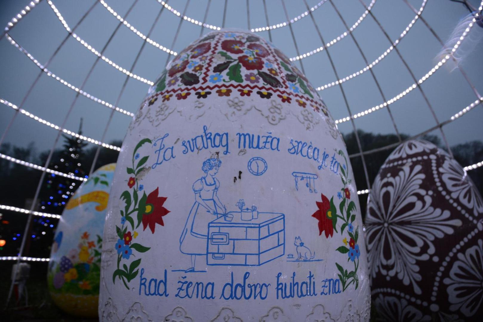 Na tisuće lampica obasjale su imanje obitelji Salaj u Grabovnici.