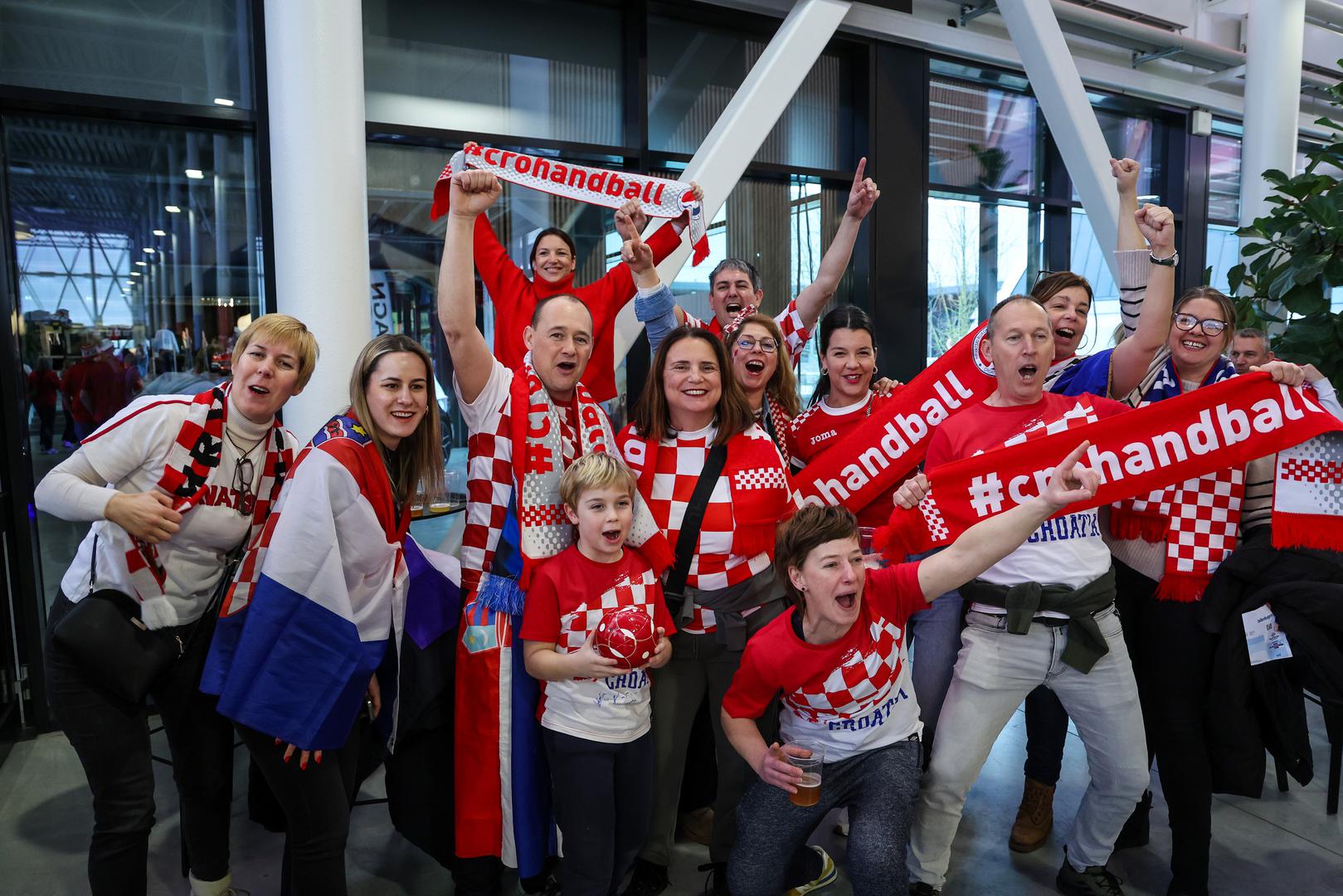 Hrvatski rukometni reprezentativci imat će brojnu navijačku podršku na utakmici za treće mjesto na Europskom prvenstvu protiv Islanda