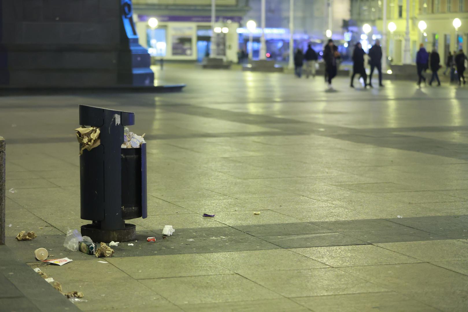 25.01.2023.,Zagreb - Centar grada  prepun je smeca. Radnici Cistoce zasad nisu izasli na teren Photo: Sanjin Strukic/PIXSELL
