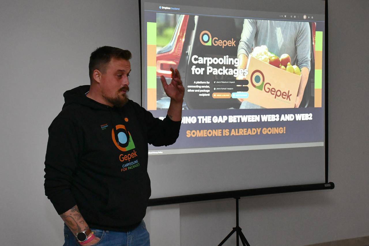 Slavonski Brod: Inovator Kristijan Škaric​a gostovao na osmom izdanju BrodTech Café​a