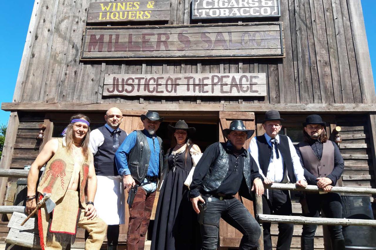 Kulisa novog spota Opće opasnosti selo Roswell u Općini Fužine