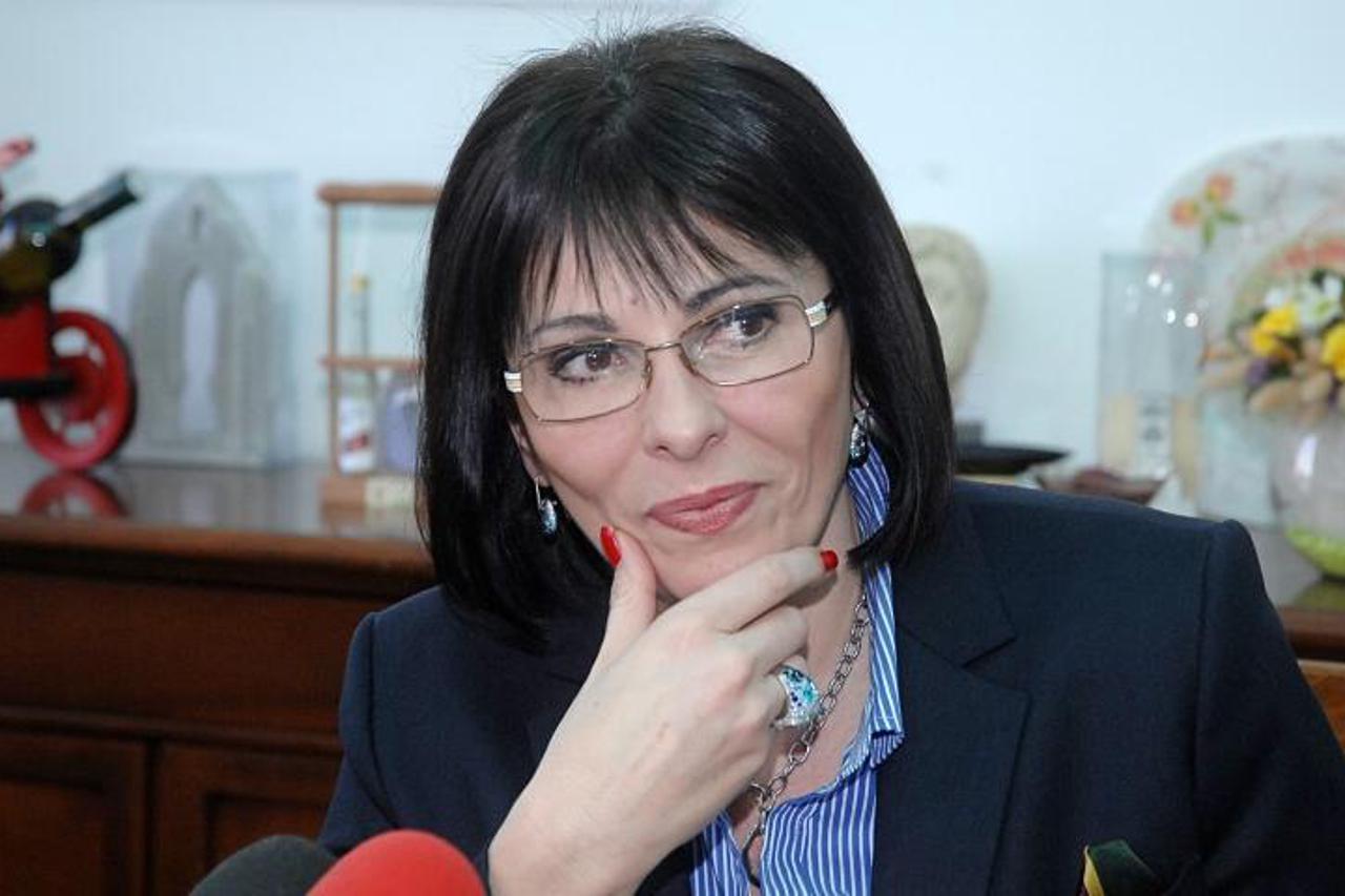 '19.03.2013., Sisak - Zupanica Marina Lovric-Merzel sazvala je konferenciju za medije na kojoj je odgovorila na optuzbe zupanijskog vijecnika Zeljka Krapljana (HDZ) o svom lijecenju u sisackoj Opcoj b