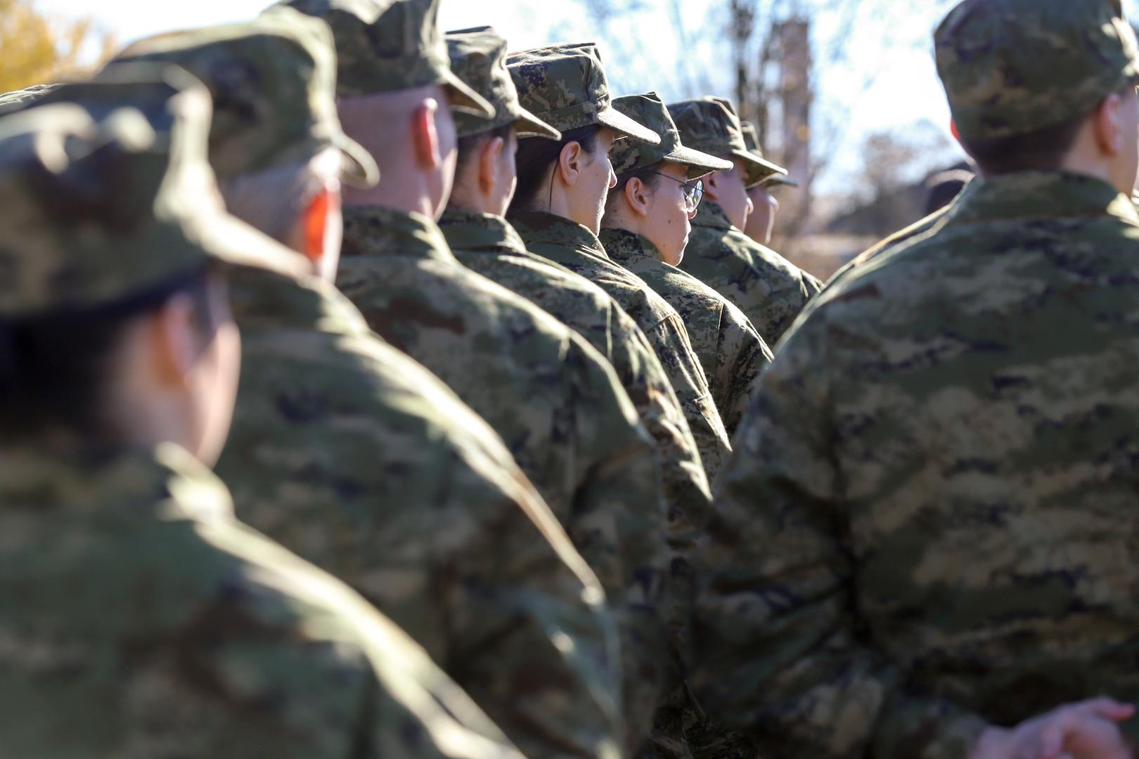 25.11.2022., Gasinci - Na vojnom poligonu 'Gasinci', ministar obrane RH Mario Banozic, urucio je 116 ugovora polaznicima 41. narastaja Specijalisticke vojne obuke (SVO) roda oklopnistva i pjesastva o vojnickoj sluzbi, medu kojima se nalazi i 31 vojnikinja. Photo: Dubravka Petric/PIXSELL