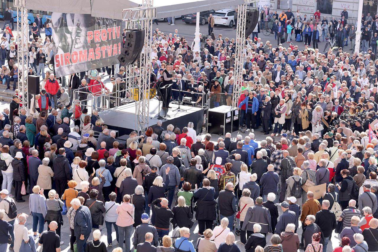 Zagreb: Na Trgu bana Jelačića prosvjedovali umirovljenici