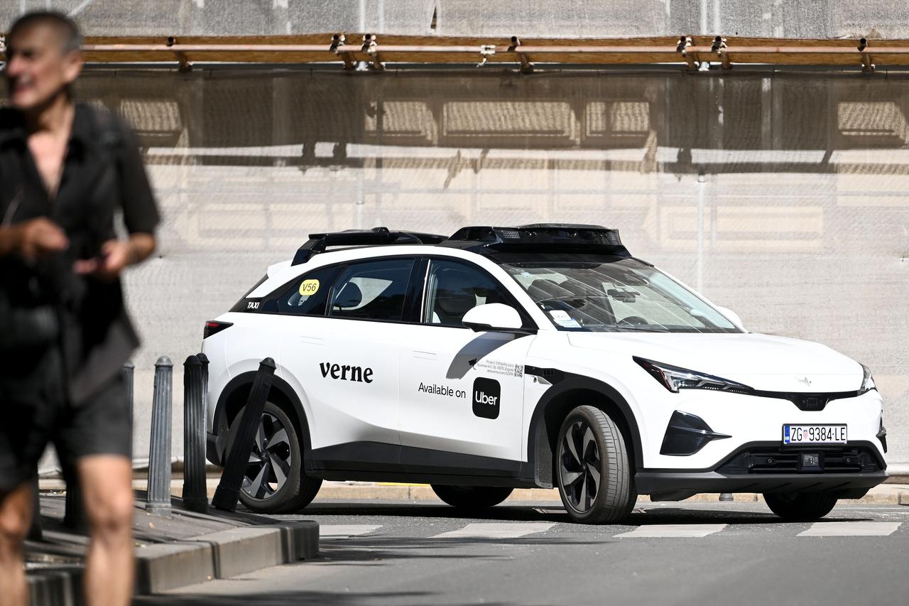 Robo Taxi Verne vlasnika Mate Rimca na gradskim ulicama