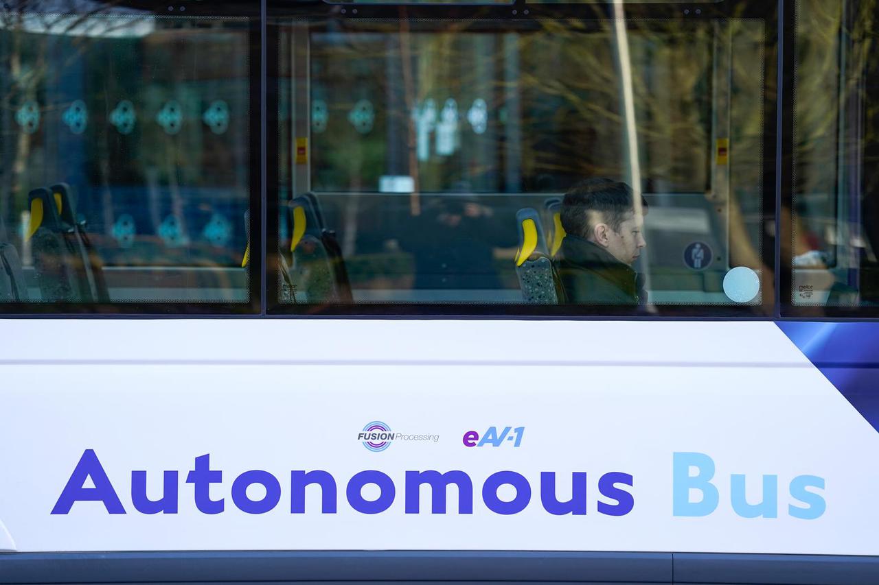 Prvi elektri?ni autonomni putni?ki autobus u Velikoj Britaniji