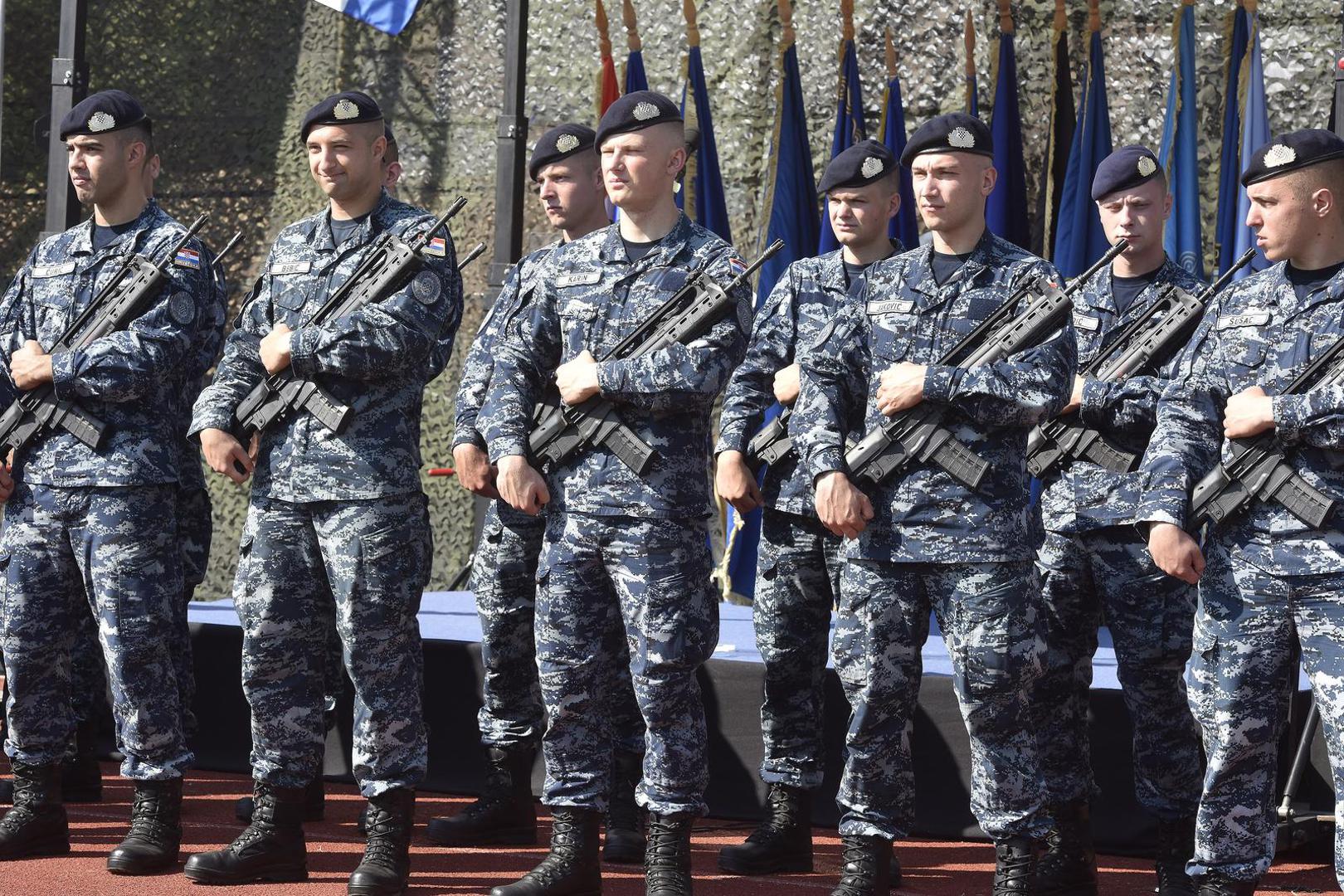 Na kninskoj tvrđavi, stadionu i gradskim ulicama sve se priprema za dolazak brojnih gostiju iz cijele Hrvatske, a očekuje se oko deset tisuća posjetitelja, piše HRT.