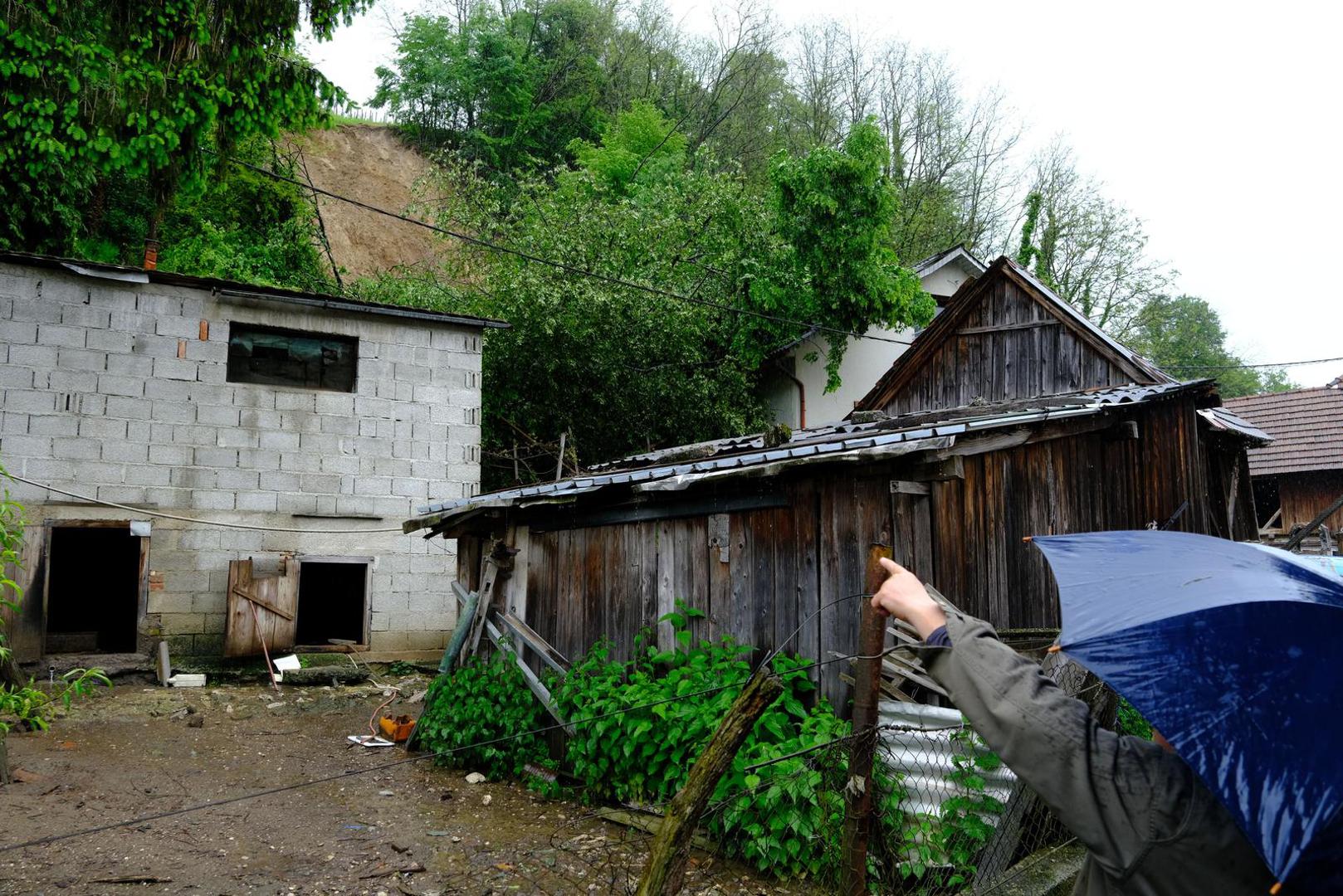 17.05.2023., Donje Jesenje - U mjestu Donje Jesenje otvorilo se kliziste koje prijeti nekolicini kuca koje su evakuirane. Photo: Slaven Branislav Babic/PIXSELL