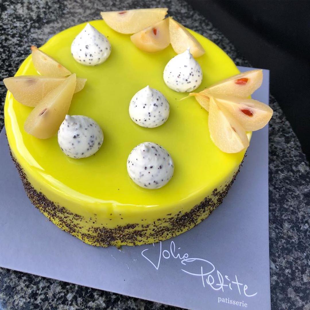 Jolie Petite Patisserie slastilčarnica smjestila se u ulici Tina Ujevića 17. 