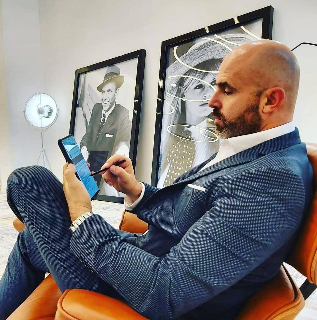 Davor Bilman, član žirija popularnog showa Supertalent na Novoj TV, koji se večeras ponovno vraća na ekrane, nakon duljeg vremena odlučio je otvoriti vrata svog privatnog života. 