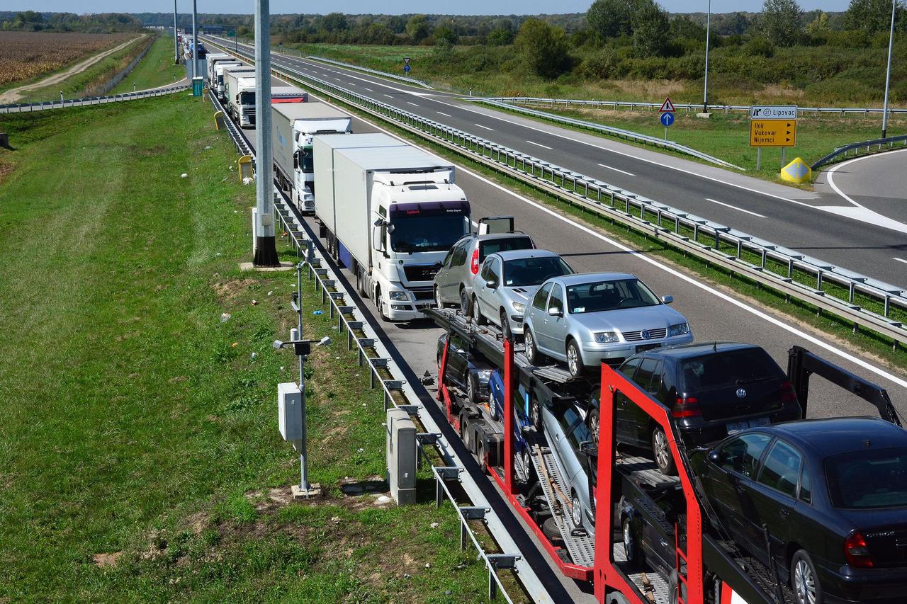 Bajakovo kamioni izbjeglice