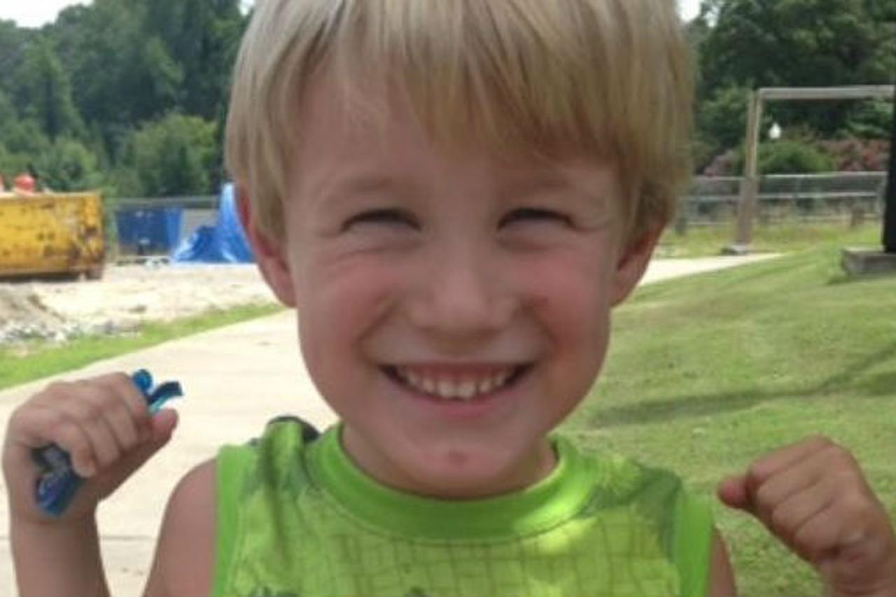 Dječaka izbacili iz restorana jer je nosio ovu majicu