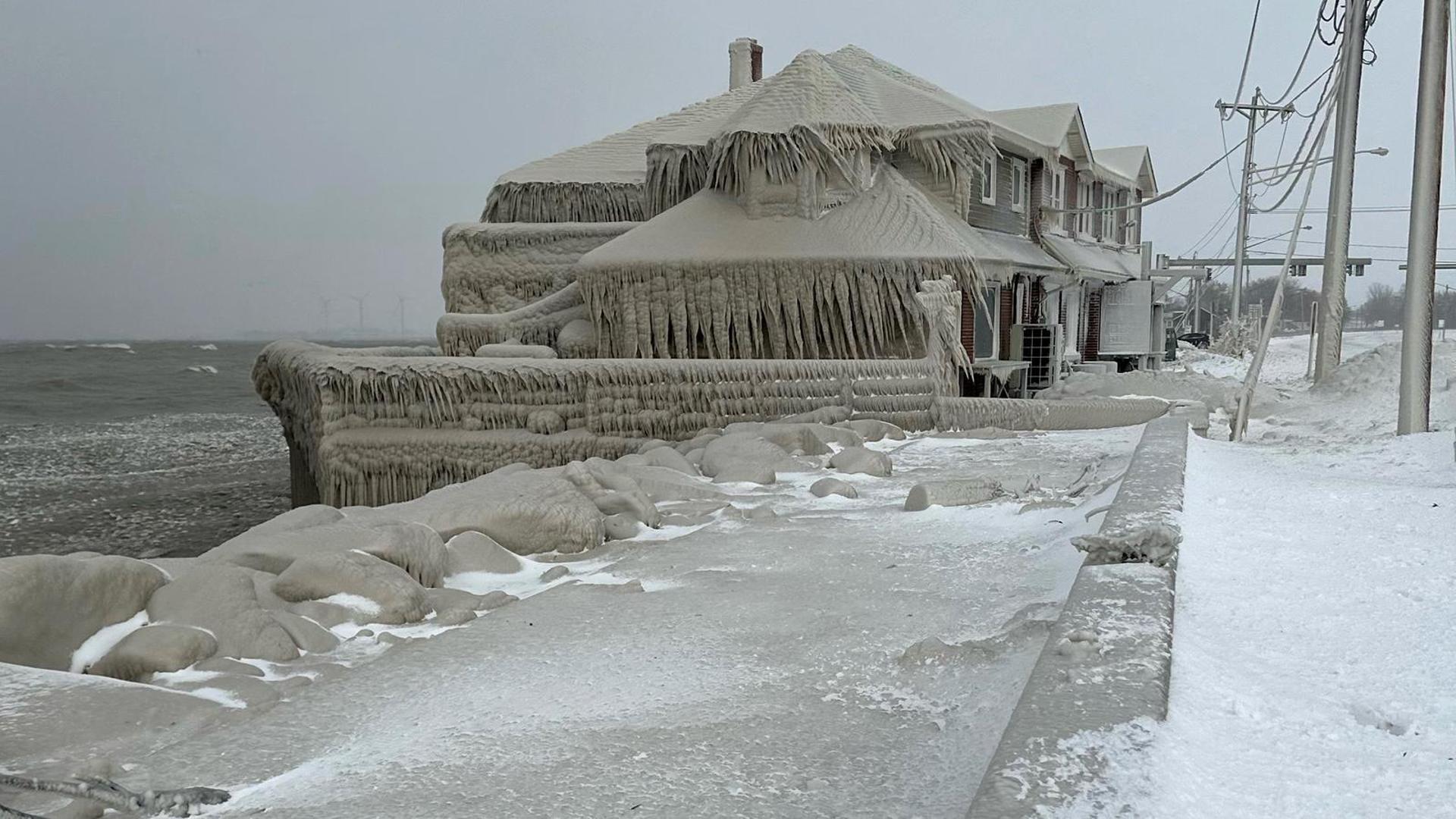 Hoak's restaurant is covered in ice from the spray of Lake Erie waves during a winter storm that hit the Buffalo region in Hamburg, New York, U.S. December 24, 2022.    Kevin Hoak/ via REUTERS  THIS IMAGE HAS BEEN SUPPLIED BY A THIRD PARTY. Photo: KEVIN HOAK/REUTERS