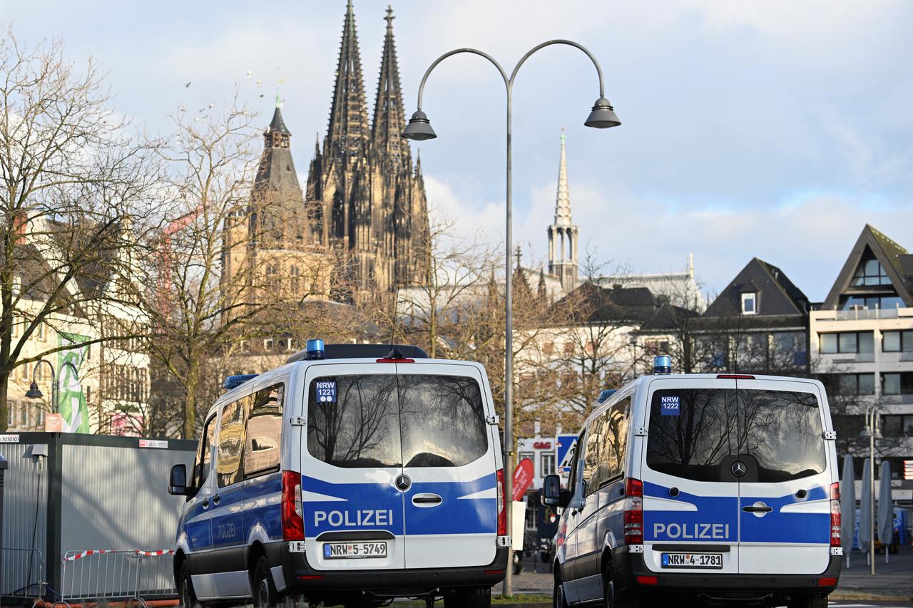German "Weiberfastnacht" or Women's carnival kicks off in Cologne