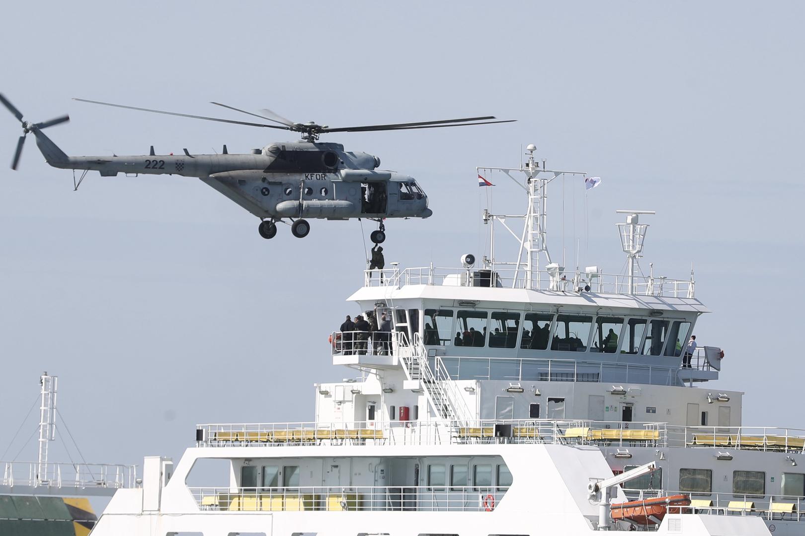 Pripadnici MUP-a i MORH-a održali su pokaznu vježbu u akvatoriju otoka Čiova. 