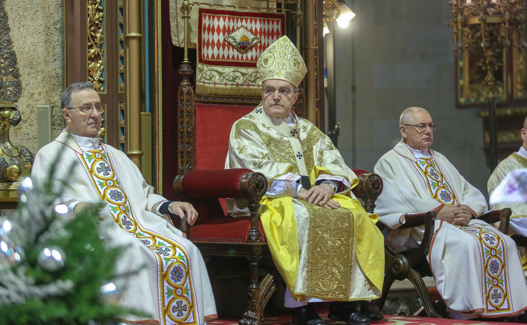 Politički vrh došao je misu u zagrebačku katedralu gdje je euharistijsko slavlje predvodio kardinal Josip Bozanić. 