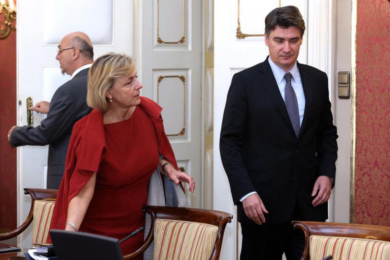 Zoran Milanović i Vesna Pusić na sjednici Vlade