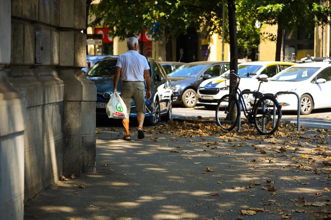 Zagreb: Suša i vrućine obojile grad u jesenske tonove