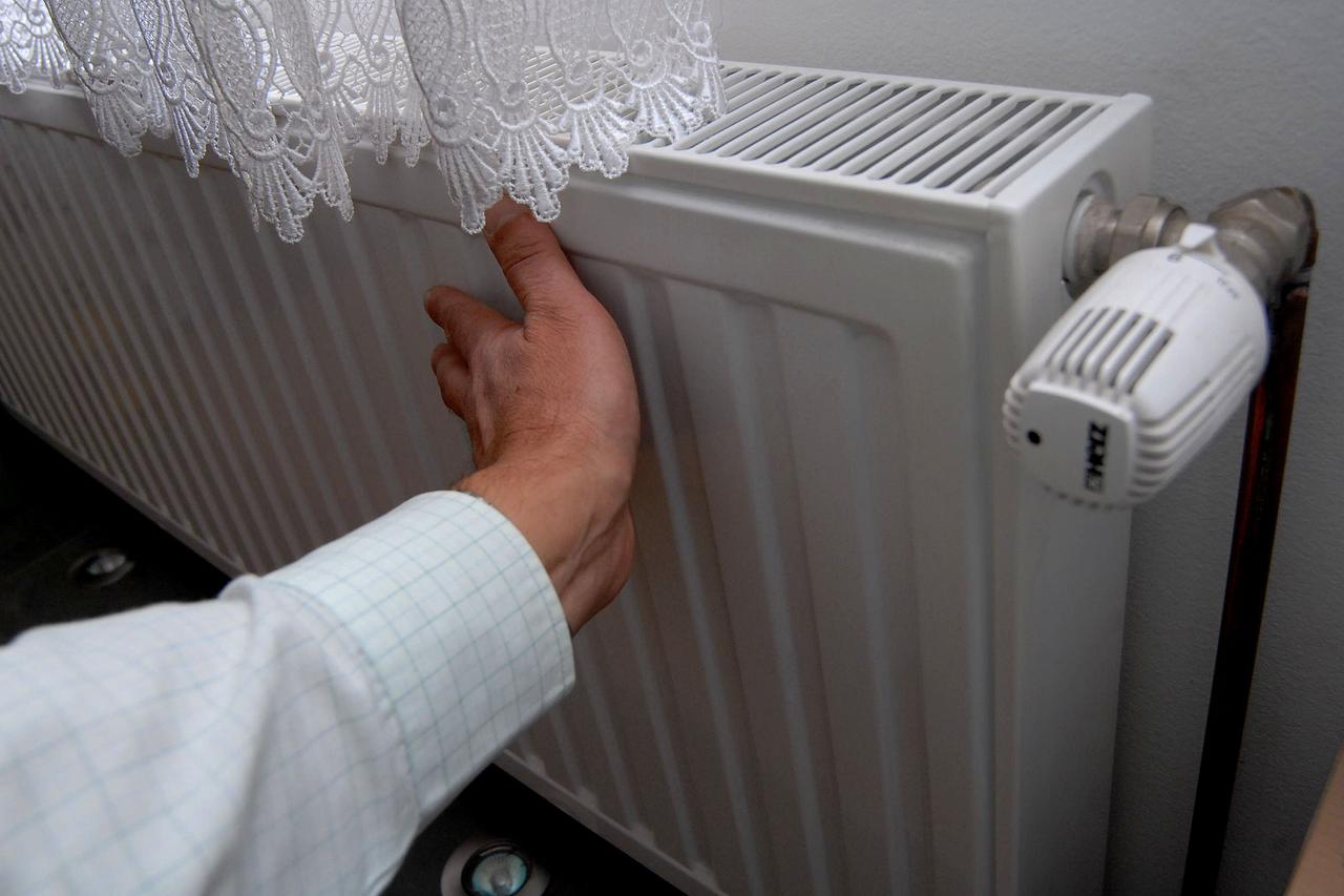 14.10.2014., Slavonski Brod - Sluzbeno zapocinje sezona grijanja u gradskim kotlovnicama. U Brodplinu kazu da prebacivanje automatske regulacije grijanja s ljetnog na zimski rezim rada u svim toplinskim postanicama obavljati ce se 16. i 17. listopada , ta