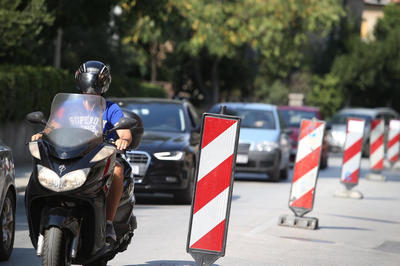 Split: Započeli radovi na sanaciji nogostupa u Vukovarskoj ulici