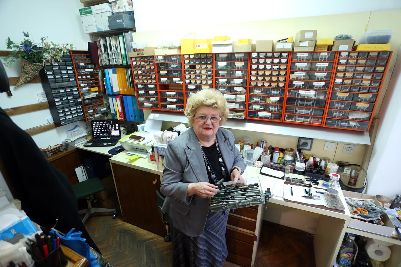 09.02.2017., Zagreb - Vlasta Keranovic vodi servis kemijskih i tehnickih olovki i nalivpera Peroklinika.  Photo: Sanjin Strukic/PIXSELL