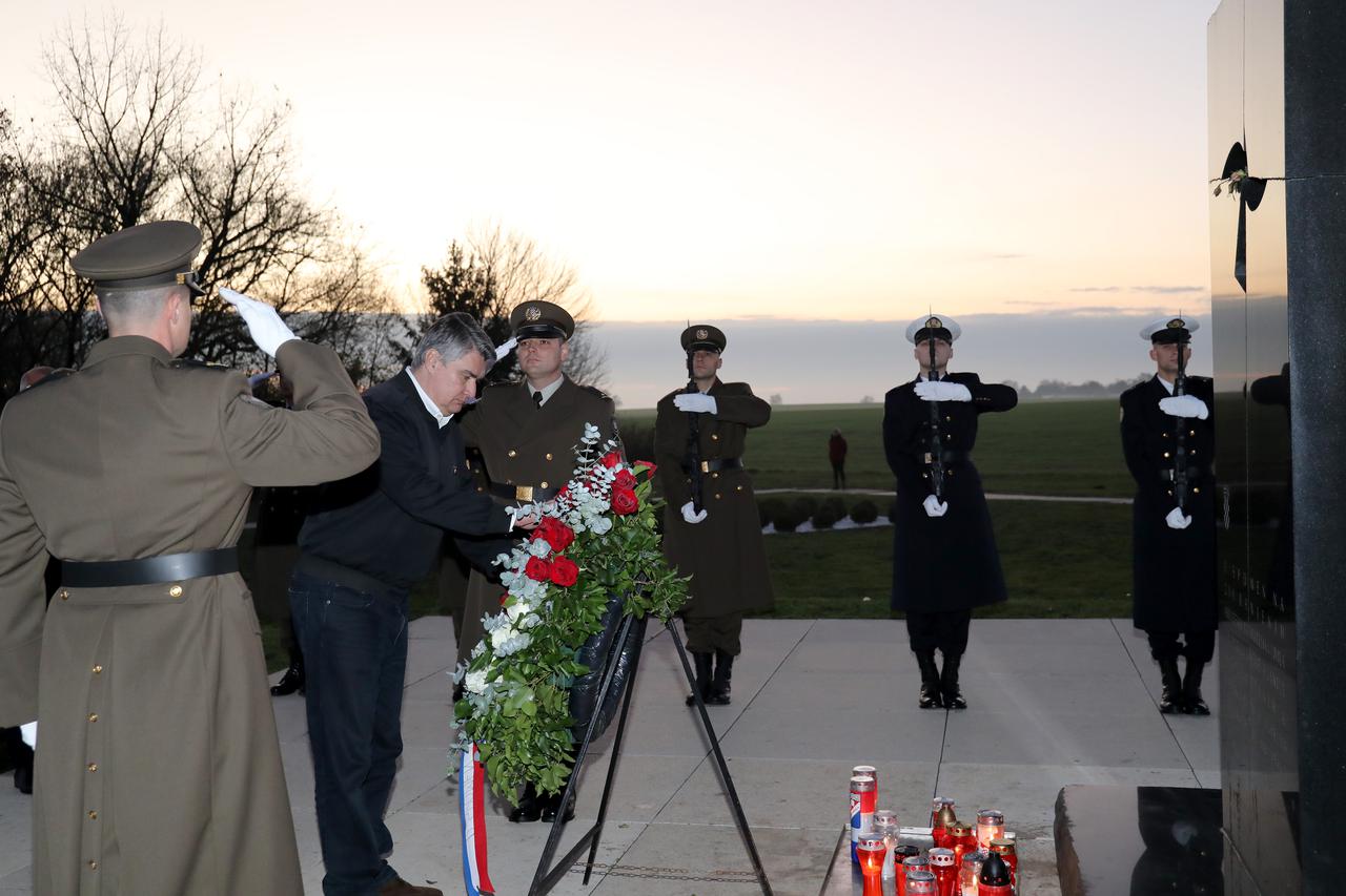 Polaganje vijenaca na Ovčari povodom obilježavanja Dana sjećanja na žrtvu Vukovara i Škabrnje