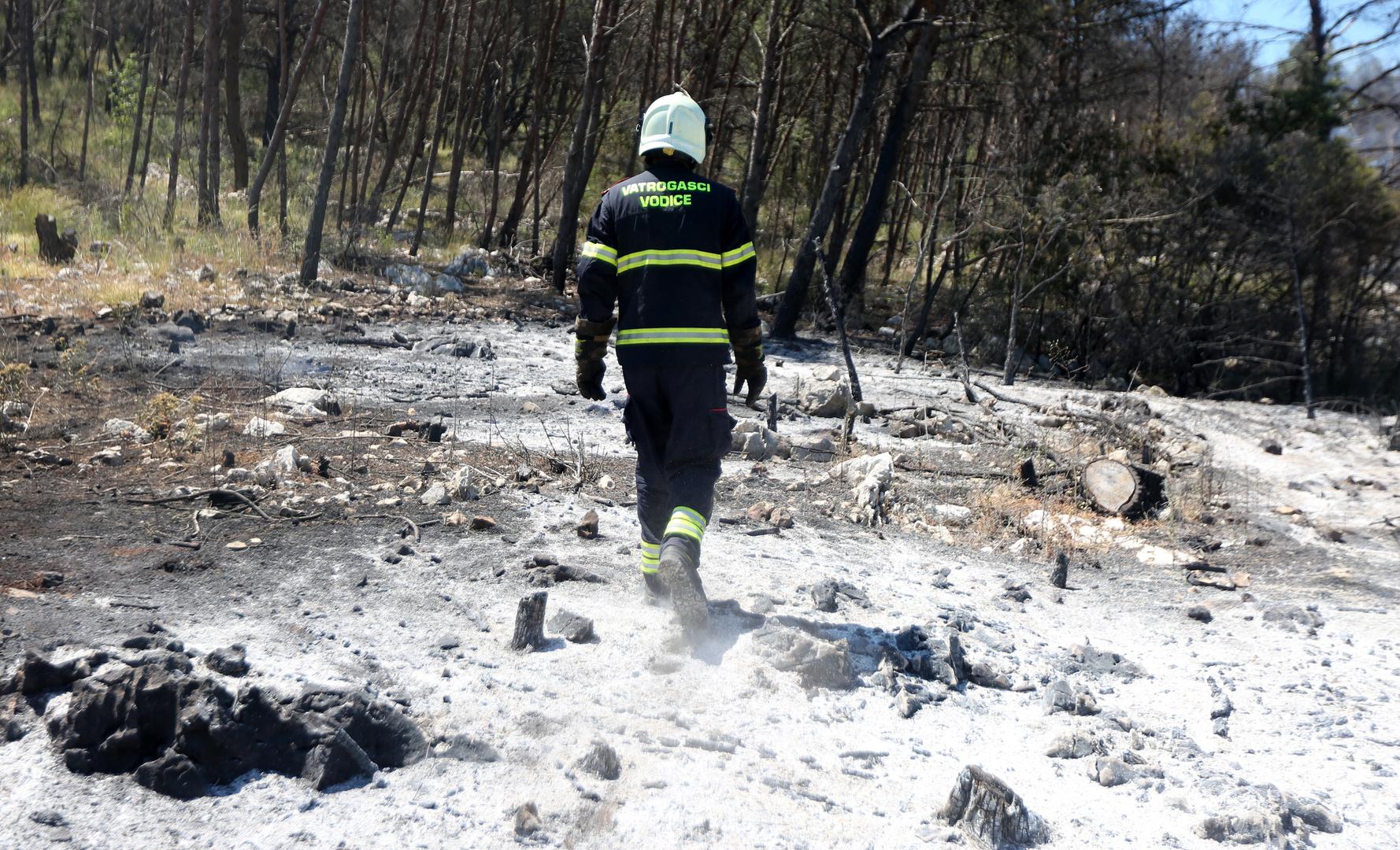 Vatrogasci ništa ne prepuštaju slučajno jer je vrijeme bilo vjetrovito.