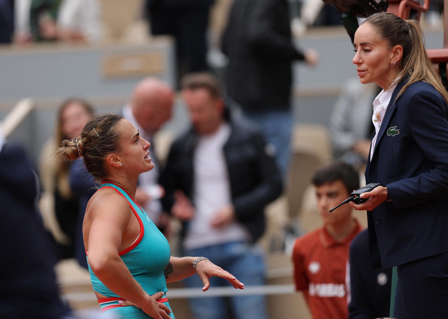 Hrvatski navijači su joj na finalu Davisova kupa u Lilleu 2018. godine , u kojem je Hrvatska pobijedila Francusku, i pjevali: “O, Marijana, slatka, mala Marijana, tebe ću čekat ja dok svane dan…”. Pjesmu su ponavljali između više gemova, a nekoliko su joj puta i uzvikivali “Marijana, javi se!”. Nije im odgovorila ni na te povike, ali je nakon završetka meča, odlazeći s terena, pozdravila navijače i zapljeskala im.
