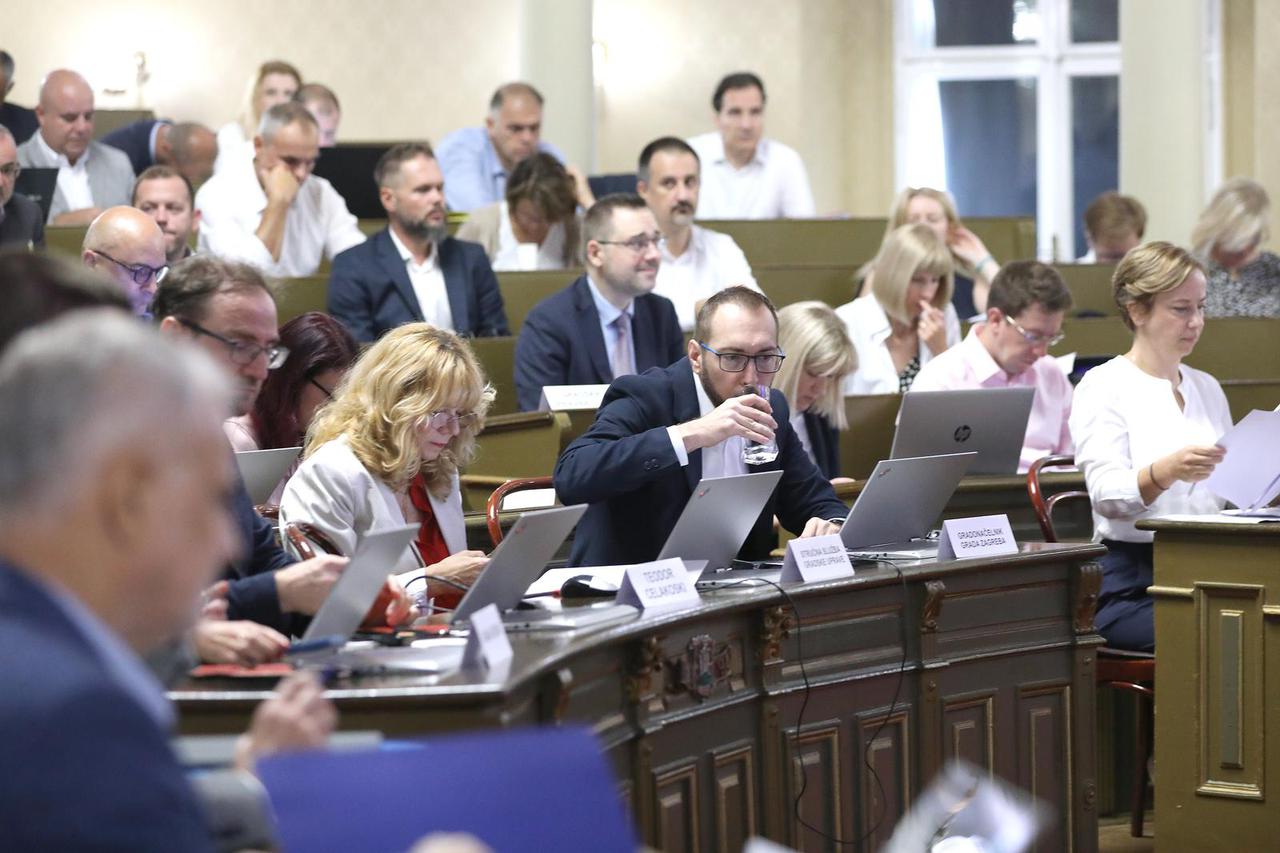 Zagreb: Gradska skupština raspravlja o naplati odvoza otpada i statusu roditelja odgajatelja
