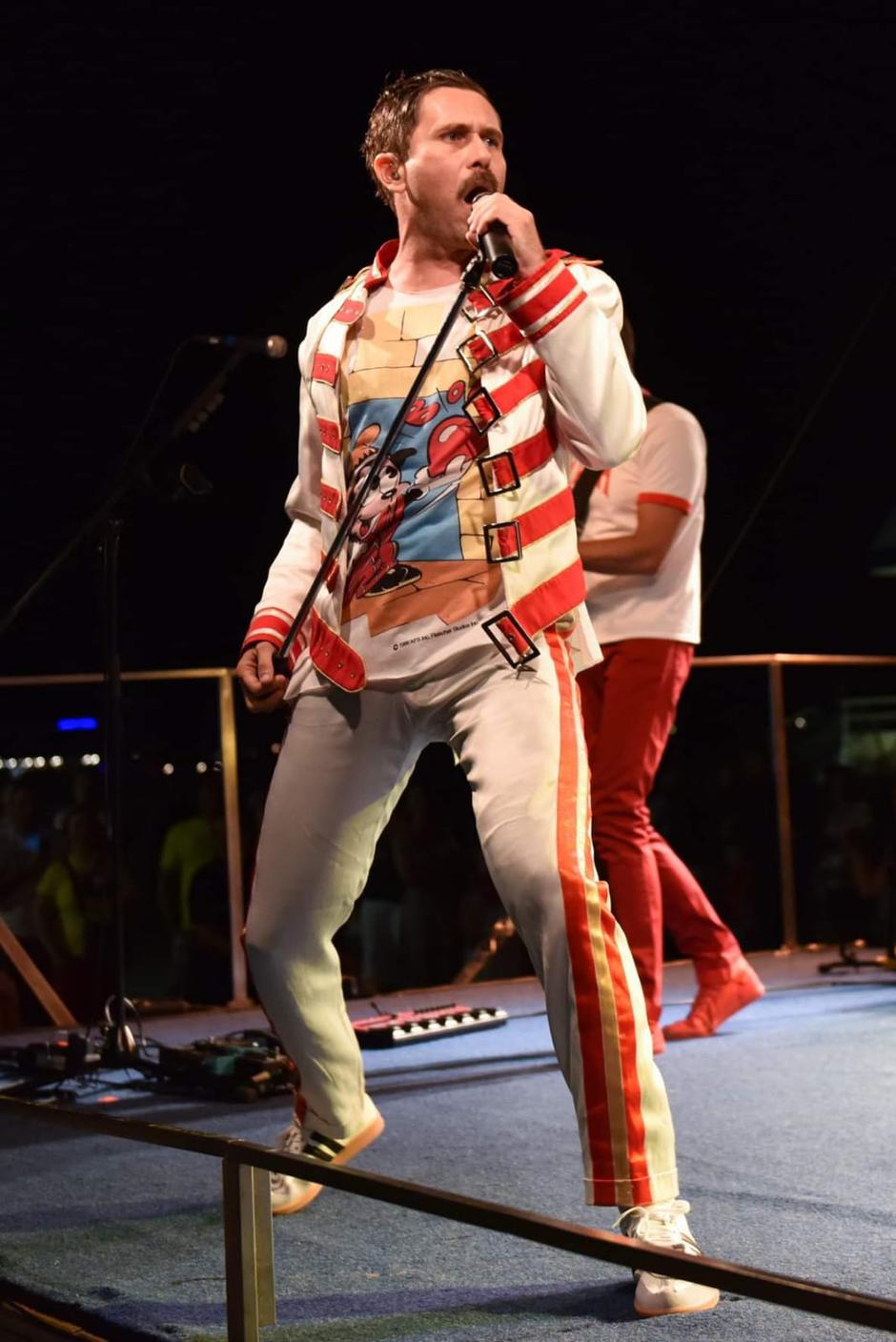 Queen Real Tribute bend