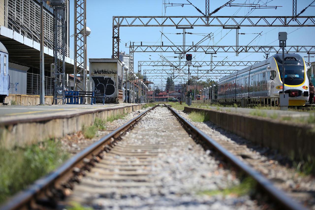Ilustracija: Hrvatska će morati platiti najmanje 120 milijuna kuna penala zbog kašnjenja radova na pruzi