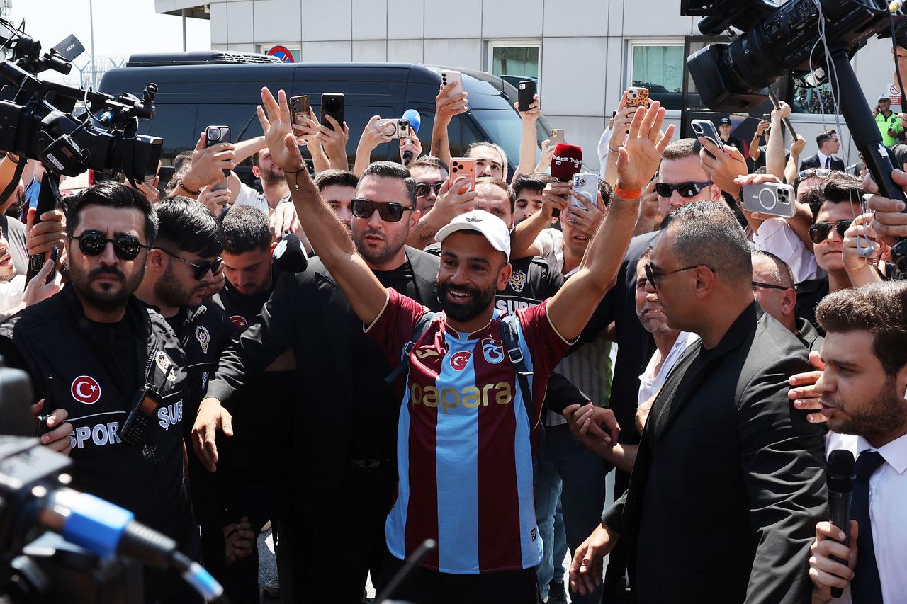 Mohamed Salah arrives in Turkey, expected to sign with Trabzonspor