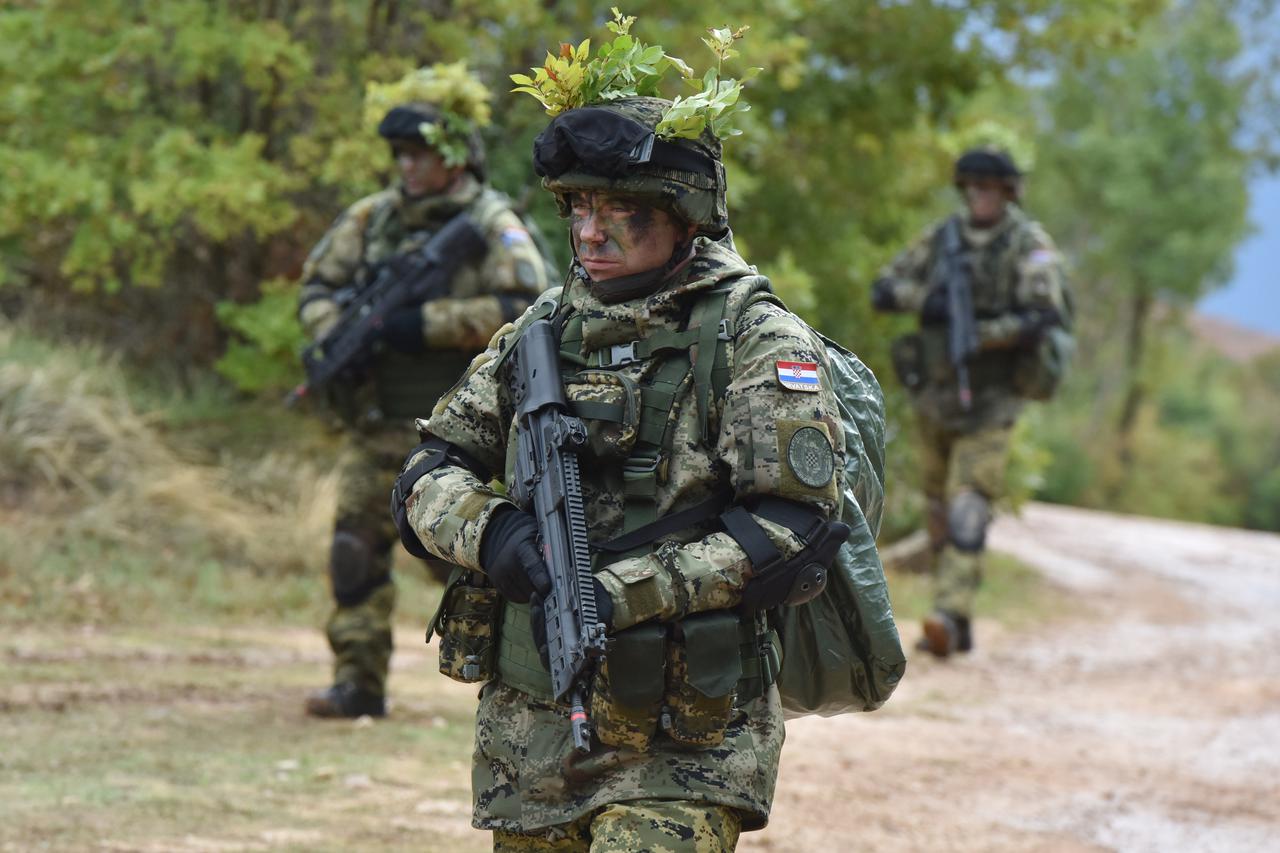 Vojna vježba na poligonu Crvena zemlja