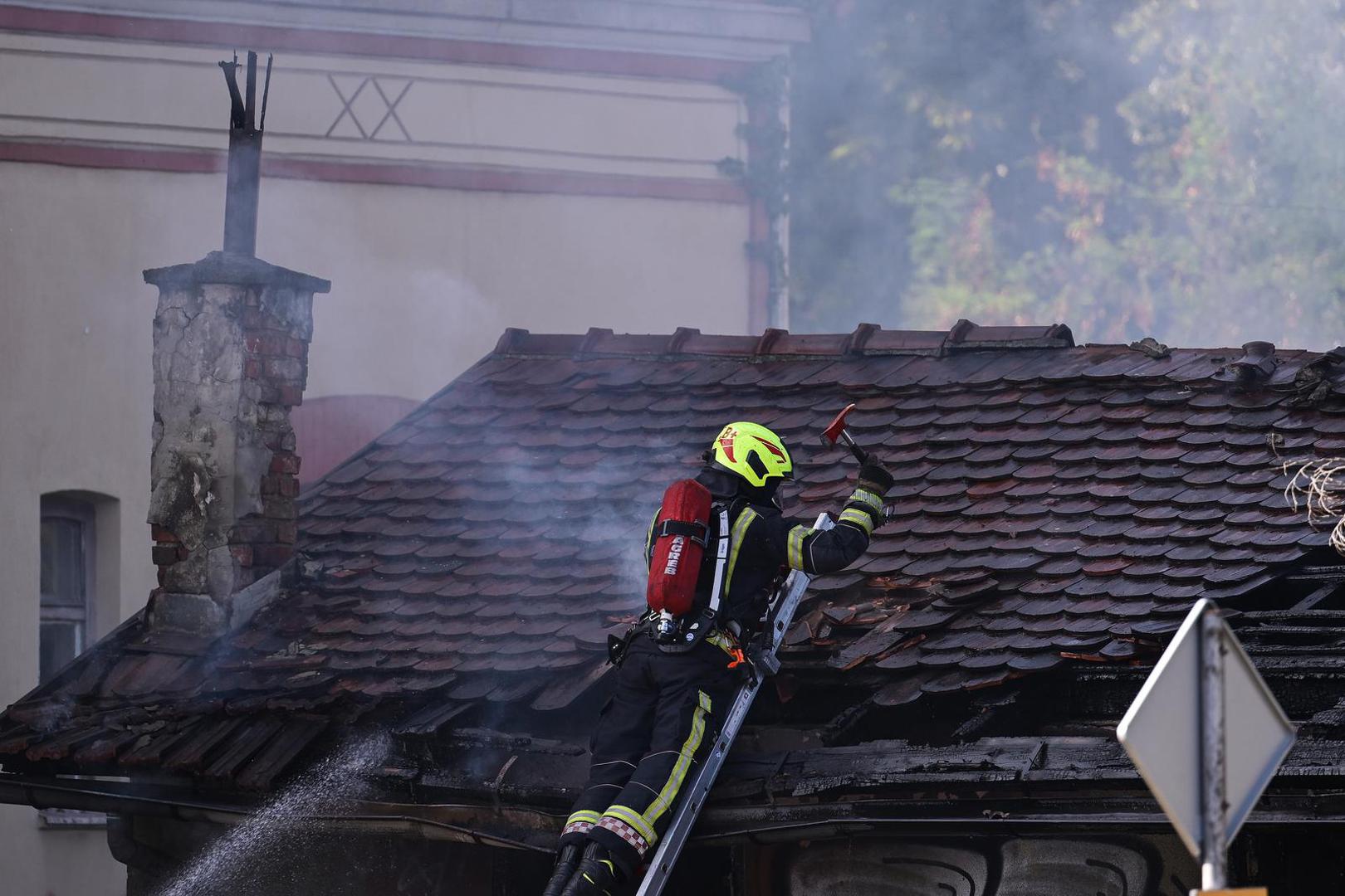 Dojavu o požaru građani su uputili vatrogascima, koji su ubrzo izašli na teren. 