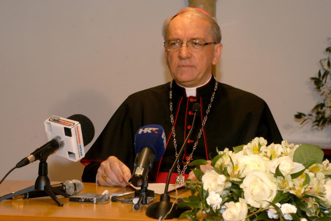 'Pozega-09.03.2011 Biskup Antun Skvorcevic Photo: Dusko Mirkovic/PIXSELL'