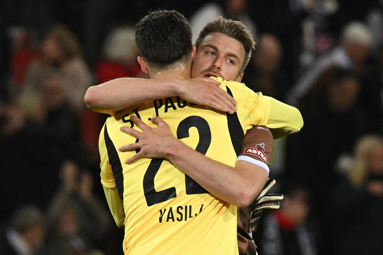 Bundesliga - St. Pauli v Bayer Leverkusen