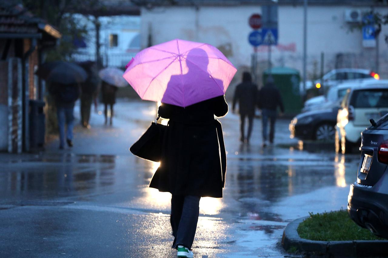 Zagreb: Sumorno, hladno i kišno jutro kao da poručuje građanima da ostanu doma