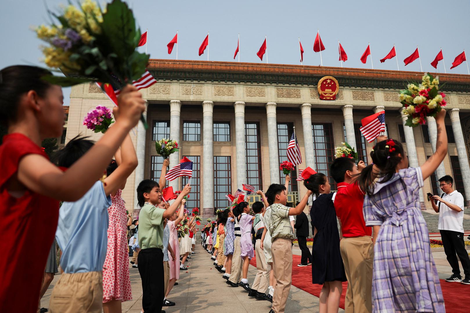 Children holding Chinese and U.S. flags rehearse before the welcome ceremony for U.S. President Donald Trump by Chinese President Xi Jinping at the Great Hall of the People in Beijing, China May 14, 2026. REUTERS/Maxim Shemetov/Pool Photo: MAXIM SHEMETOV/REUTERS