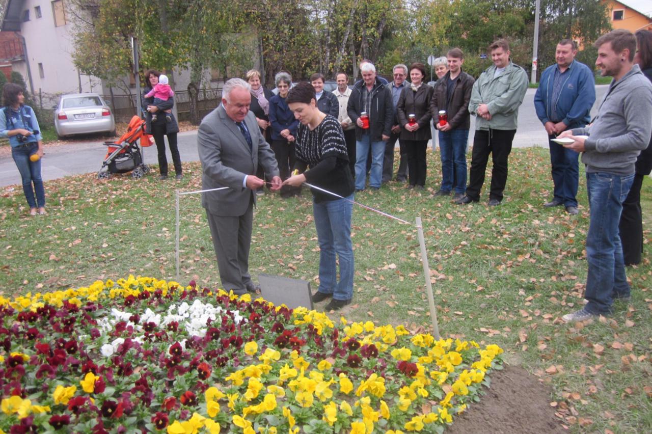 petrinja,cvjetni spomenik,portal (1)