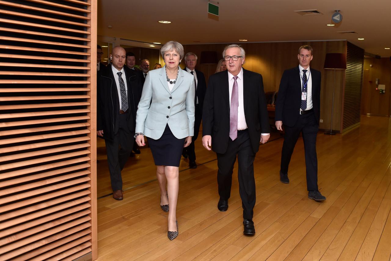 Theresa May i Jean Claude Juncker