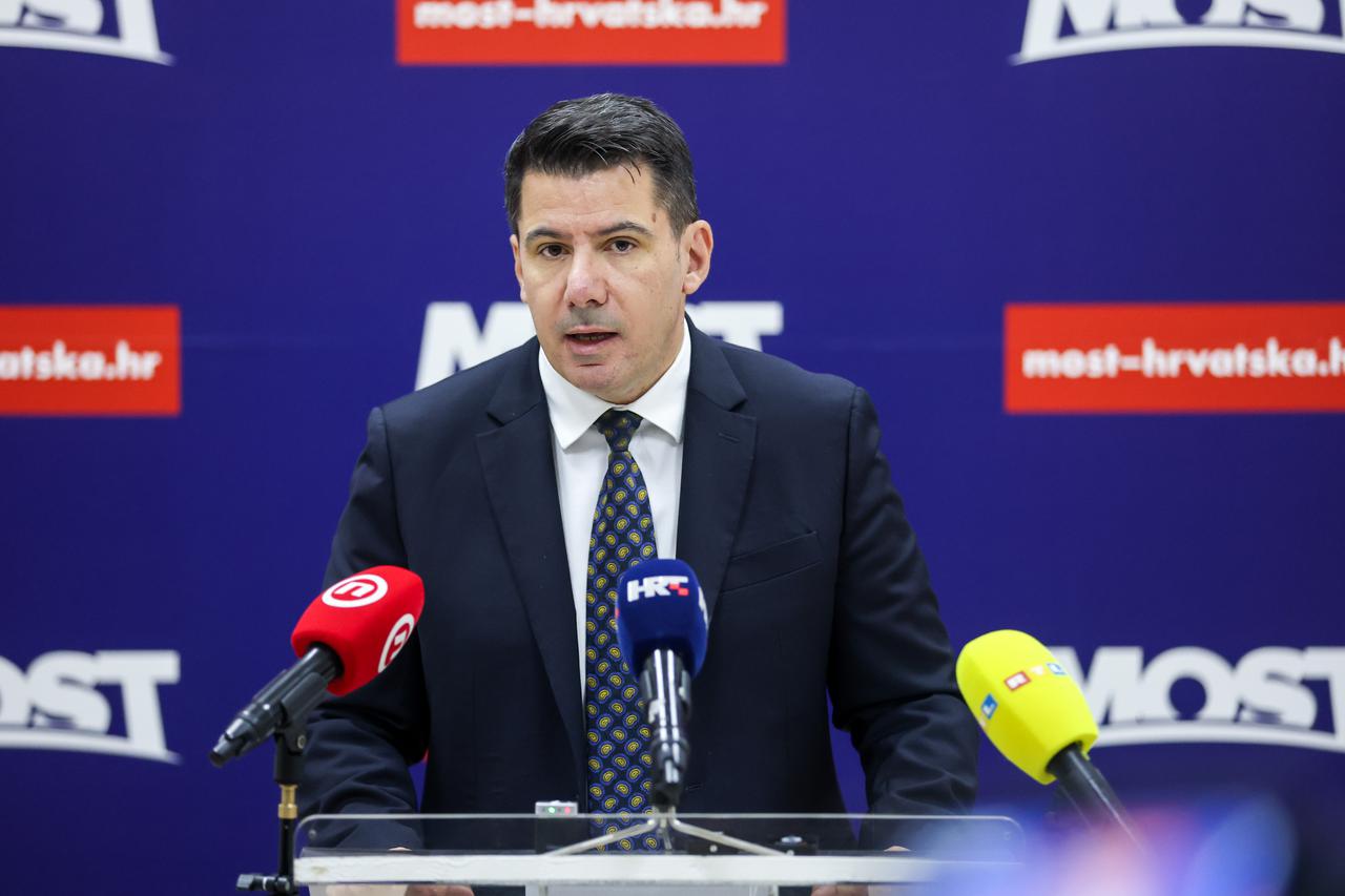 Zagreb: Konferencija za medije predsjednika Mosta i saborskog zastupnika Nikole Grmoje