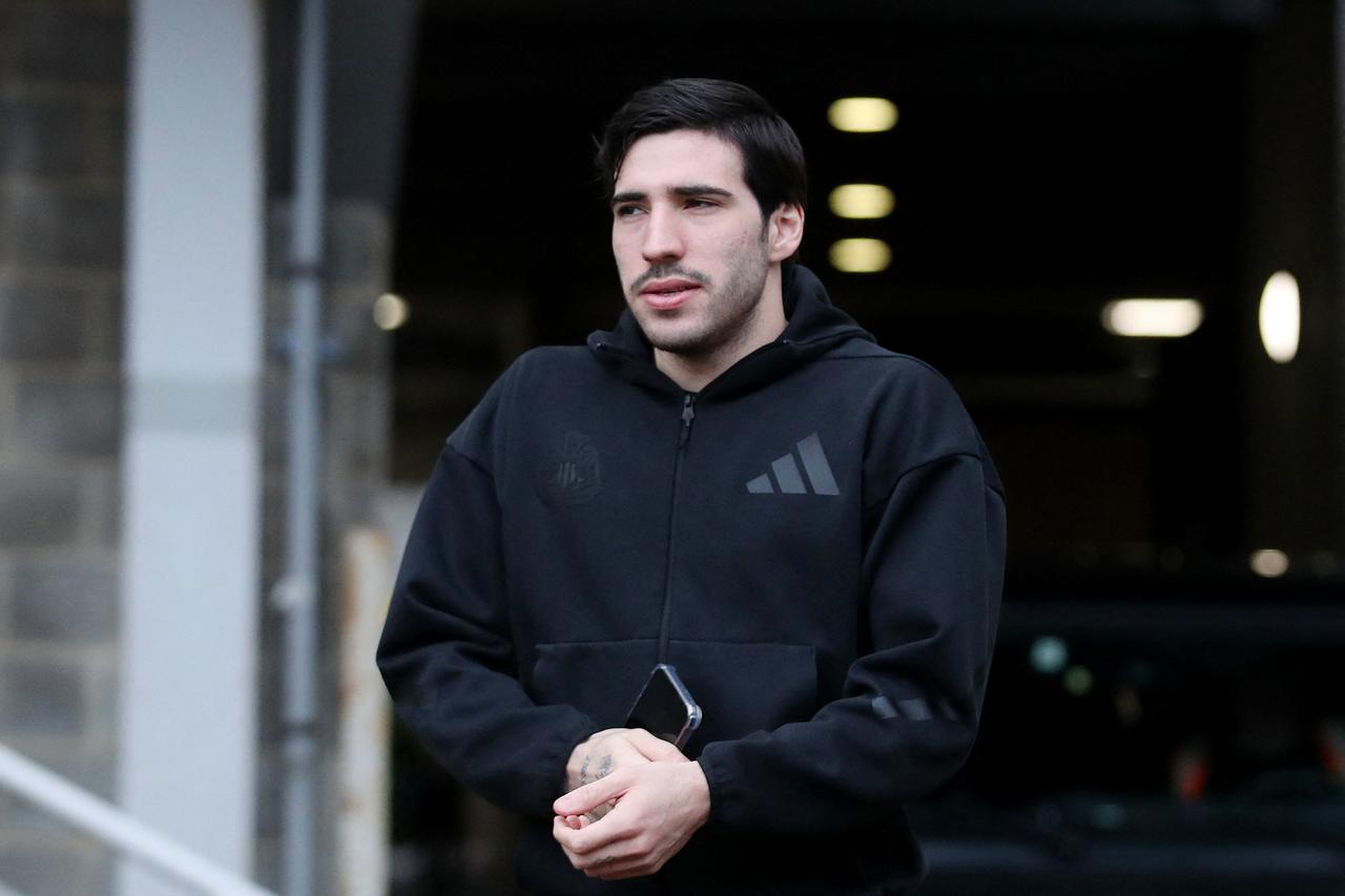 Premier League - Newcastle United v Nottingham Forest