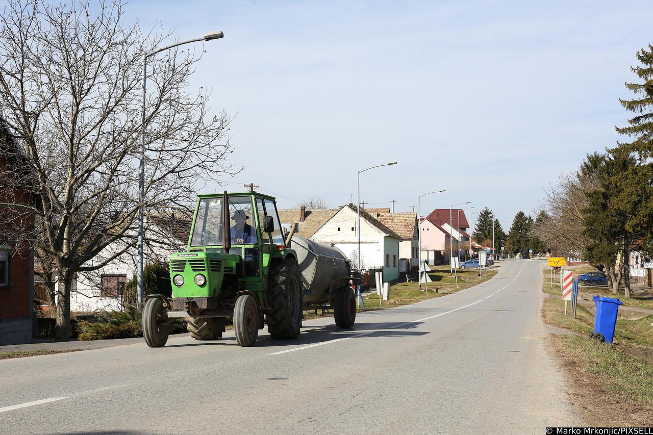 Semeljci: Na?elnik Op?ine Grga Lon?arevi? sli?an je generalu Anti Gotovini